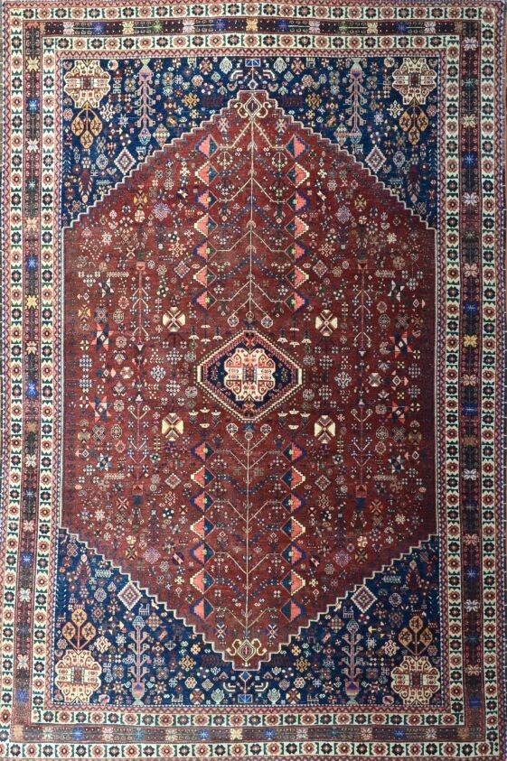 Null 大阿巴德，伊朗，20世纪中期

其装饰让人联想到阿夫查尔的风格。

棉质基础上的羊毛丝绒

帕尔马色的场地上装饰着代表土壤的多个符号，并以午夜蓝色的六&hellip;