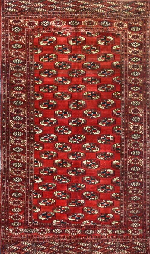 Null 约1930/40年的大型布哈拉土库曼Tekke

棉质基础上的羊毛丝绒

酒色领域装饰着风格化的guhls（大象的几何脚）。

七个边框，主要有梳子和&hellip;