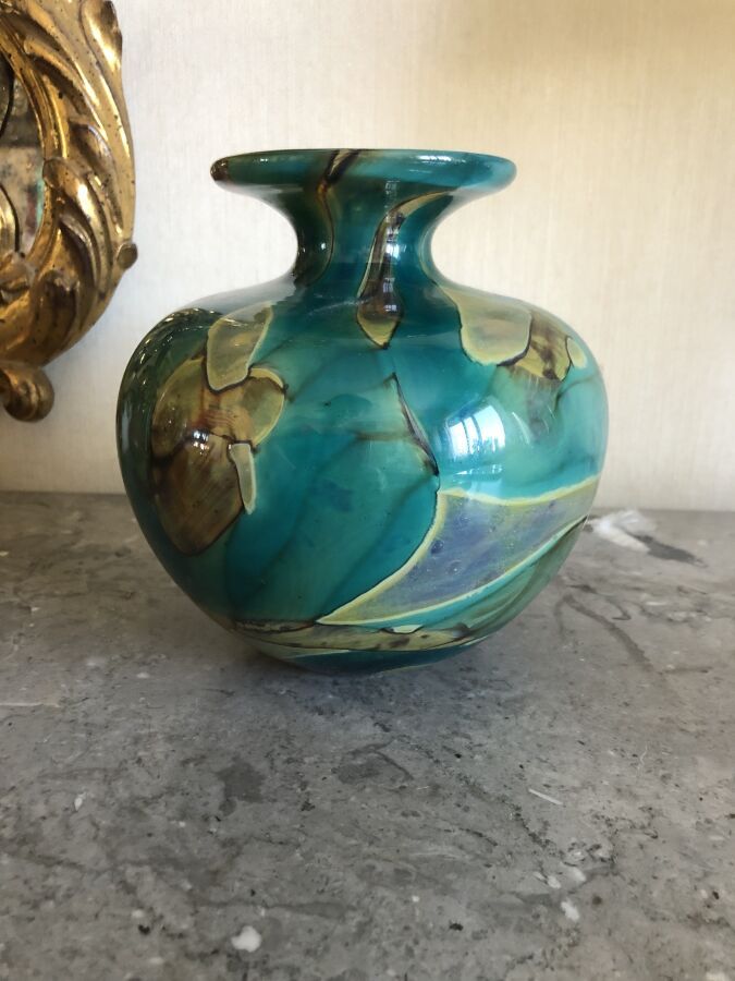 Null MDINA

Vase à large panse et col évasé en verre soufflé bleu, jaune et brun&hellip;