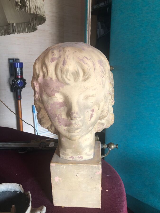 Null Scuola moderna

Busto di ragazza 

Prova di terracotta dipinta 

H. 38 cm -&hellip;