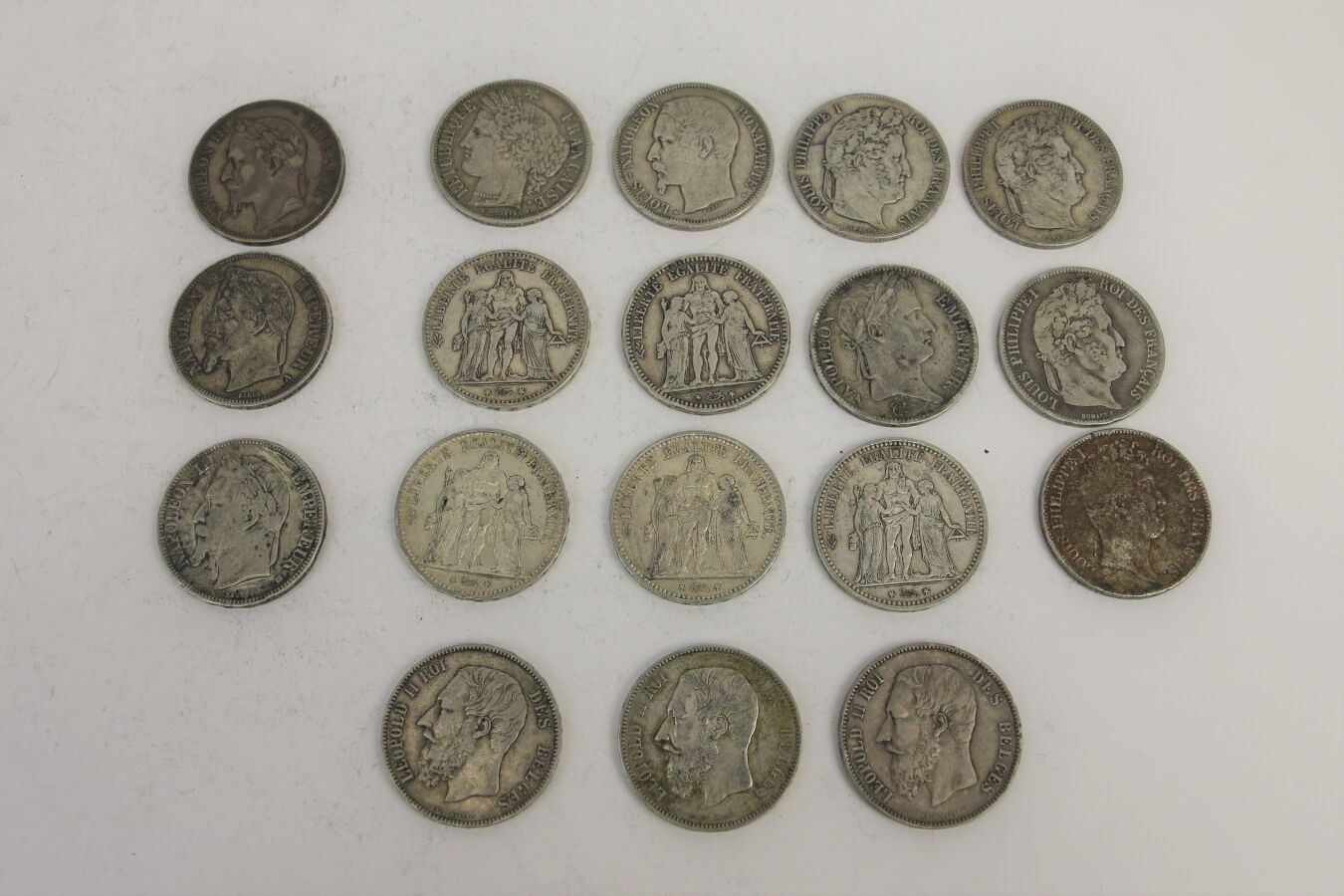 Null 3 pièces de 5 francs Napoléon III tête laurée en argent

Poids : 73,5 g 			&hellip;