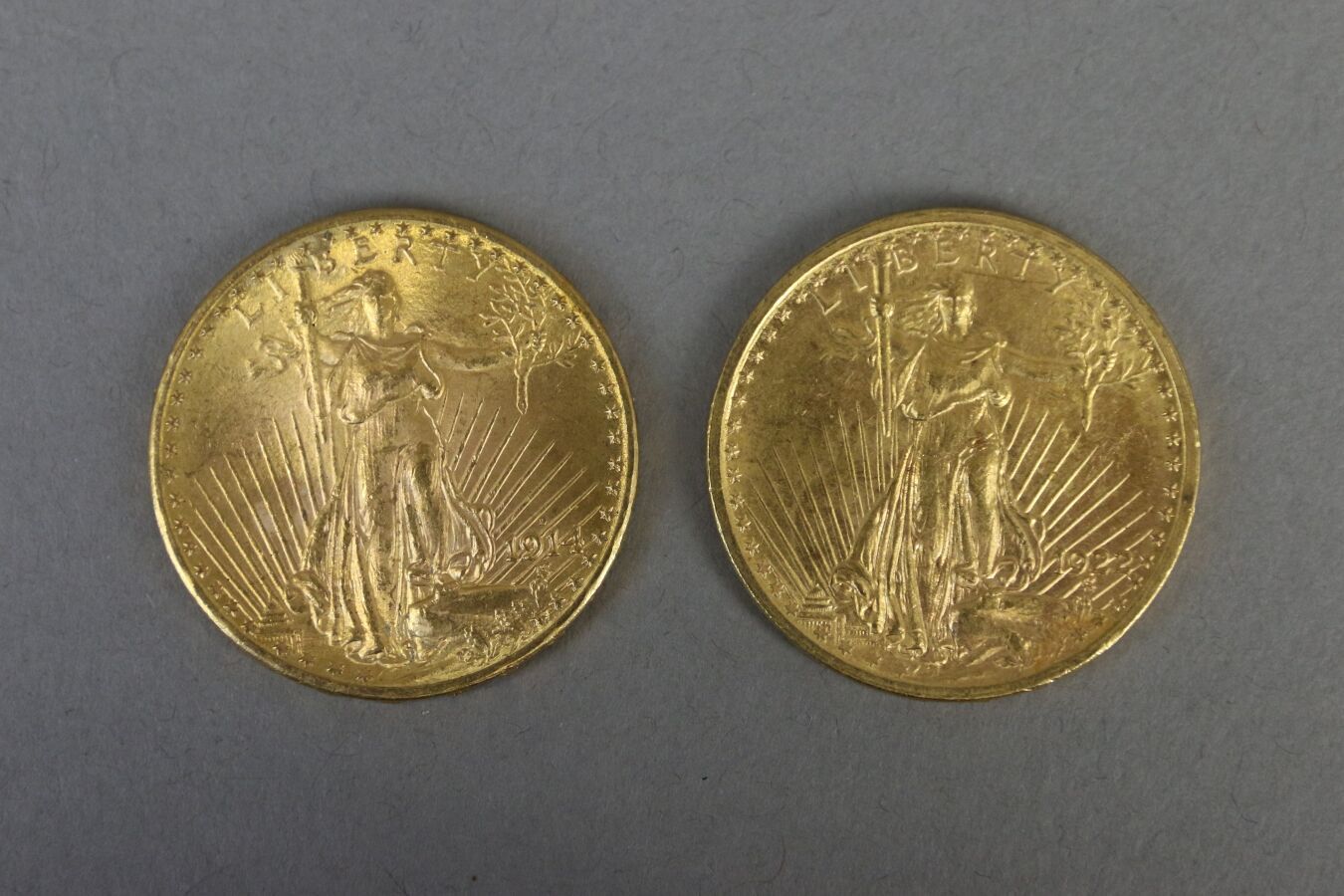 Null ESTADOS UNIDOS 

Dos 20 dólares de oro "Liberty", años 1914 y 1922