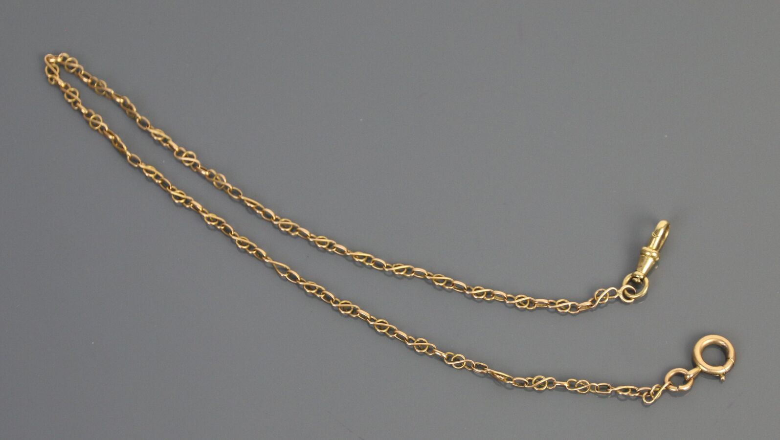 Null 750°/°黄金链条，花式链接，龙虾扣。

长度 : 40,5 cm - 重量 : 9,5 g