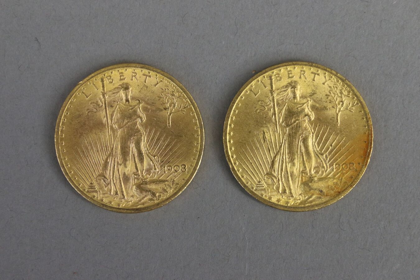 Null 美国

两个20美元的 "自由 "金币，1908年