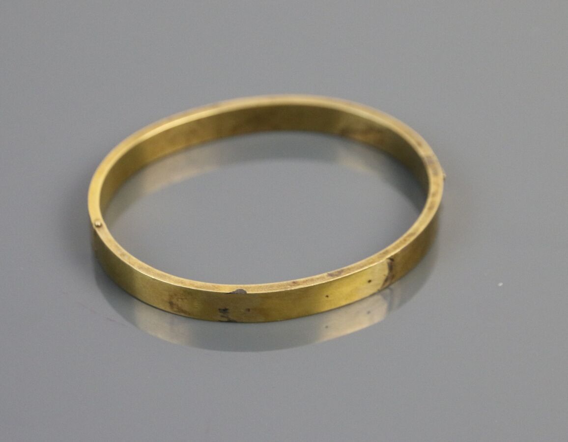 Null Bracelet jonc articulé en or jaune 585°/°°, fermoir à cliquet. 

Poids : 9,&hellip;