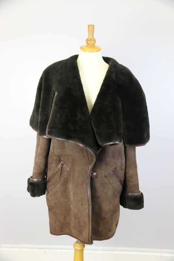 Null CHRISTIAN DIOR Boutique della pelliccia
Cappotto in pelle di lana marrone, &hellip;