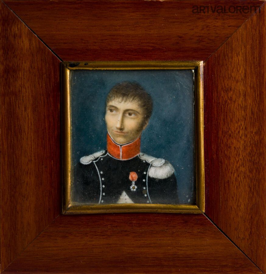 Null 四角形的微型画，代表一位佩戴荣誉军团勋章的军官。 
右下方有签名，19世纪初。
6 x 6厘米
