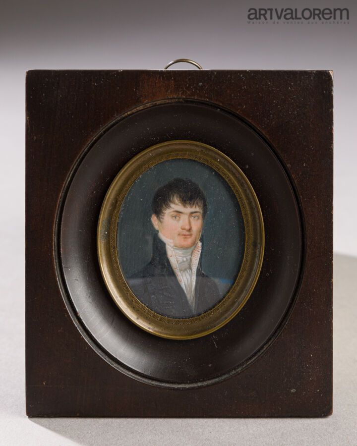 Null 椭圆形的微型画，表现了一个半身的男人，他的头发被拉到前面。 
19世纪初的作品
5 x 4厘米