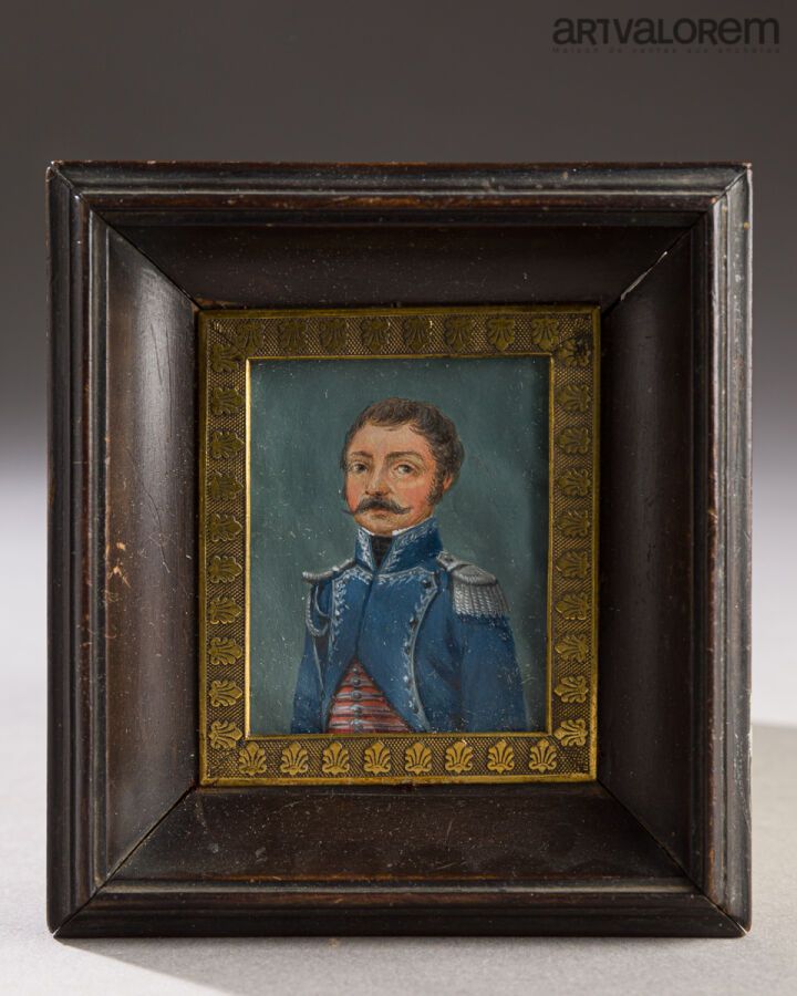 Null 长方形的纸上微型画，表现一个穿着蓝色外衣的士兵。
19世纪初的天真之作。
5 x 4厘米