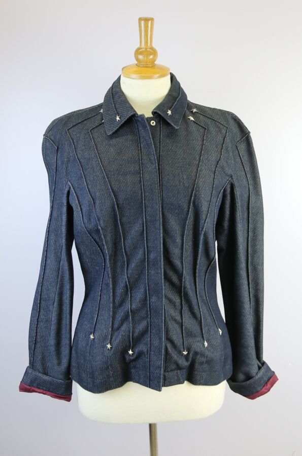 Null MUGLER
Taillierte Jacke aus blauer Baumwolle in Jeansoptik, kleiner Kragen,&hellip;