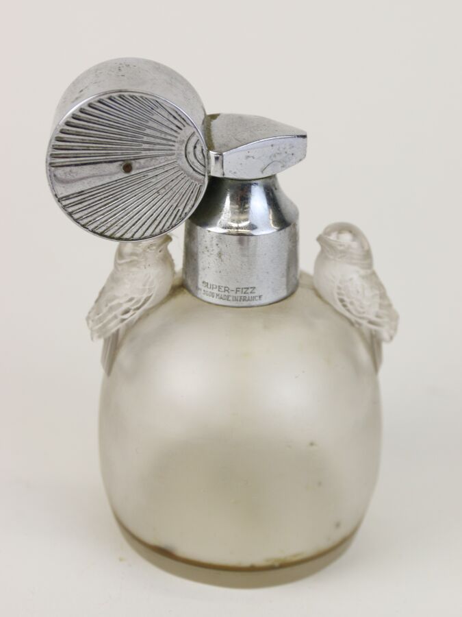 Null René Lalique - "Perruches" - (1929)
Rare flacon vaporisateur en verre incol&hellip;