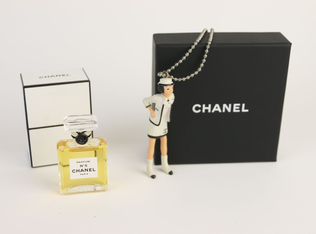 Null Chanel - (Jahre 2010)
Set bestehend aus einem versiegelten Flakon mit Extra&hellip;