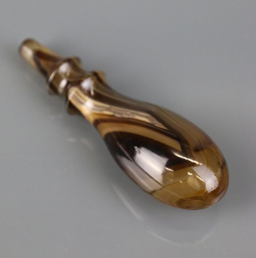 Null Onyx or agate cachet handle. 19th century
Length: 7 cm