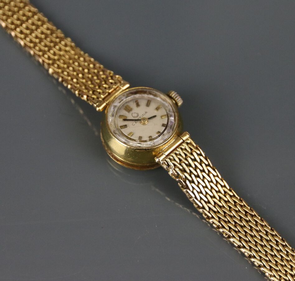 Null CERTINA
Orologio da donna in oro giallo 750°/°°, ghiera gadroed, quadrante &hellip;