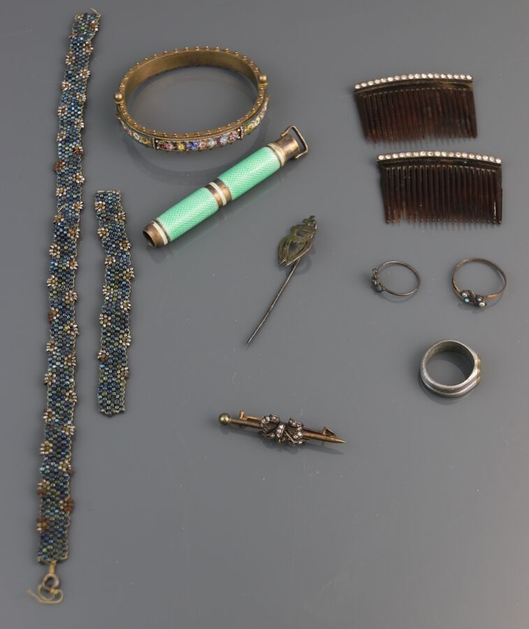 Null Metal lot including: micro-mosaic bracelet, two rhinestone combs, bow and p&hellip;