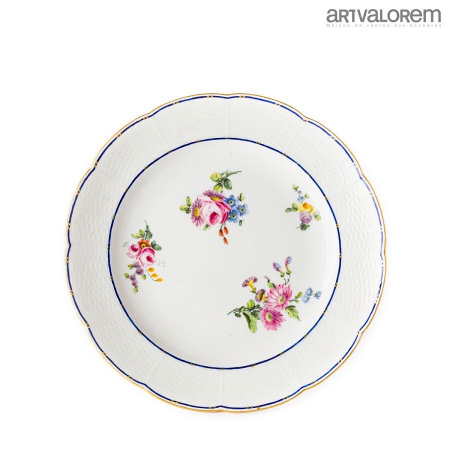 Null Manufacture de Sèvres Fin XVIIIème siècle
Assiette en porcelaine tendre à d&hellip;