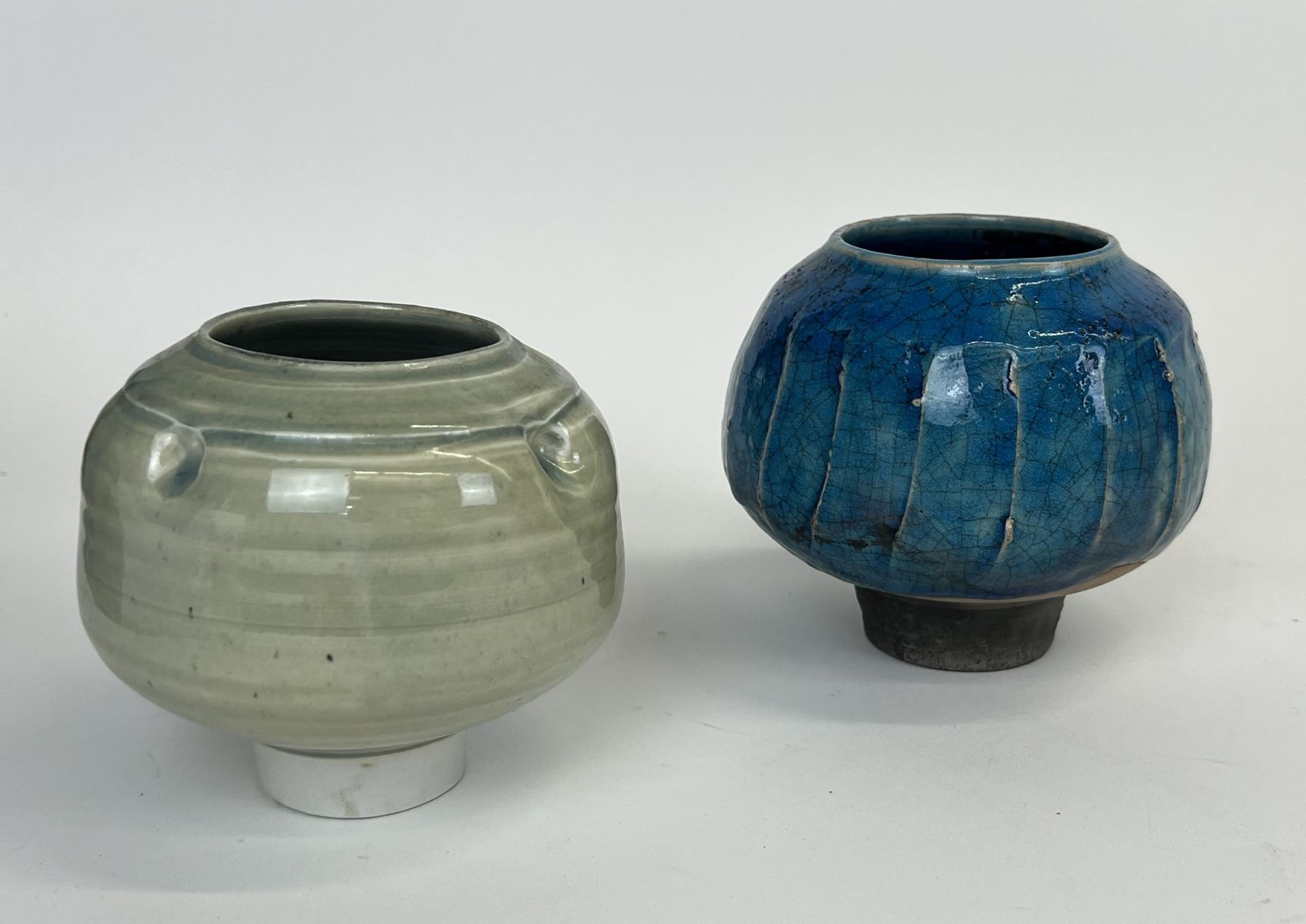 Null KNUPFER Birgit (née en 1946)
Deux vases boule sur talon, l'un à panse pincé&hellip;