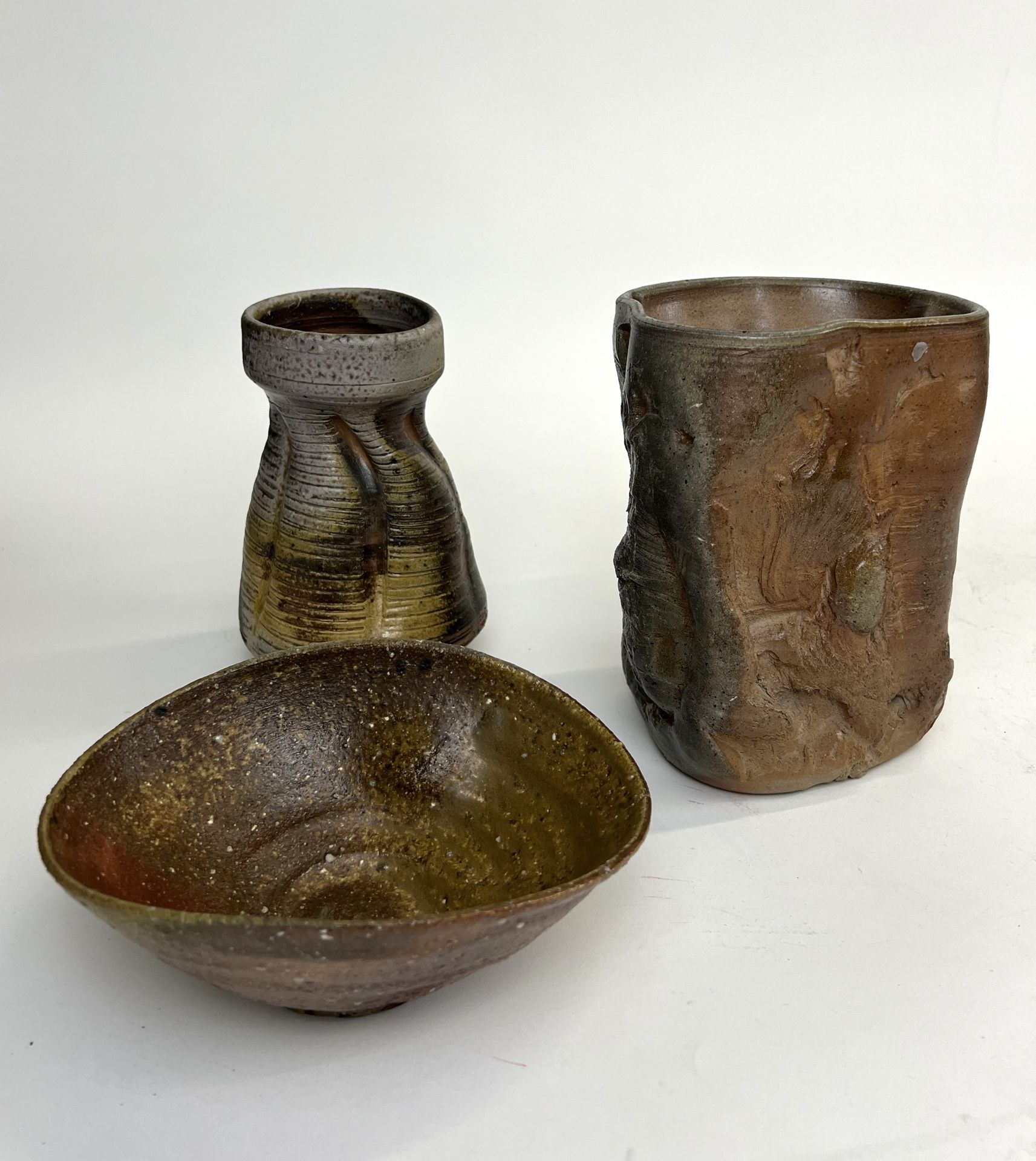 Null Lot of three contemporary ceramics: 

ASTOUL Eric (born 1954)
Stoneware ban&hellip;