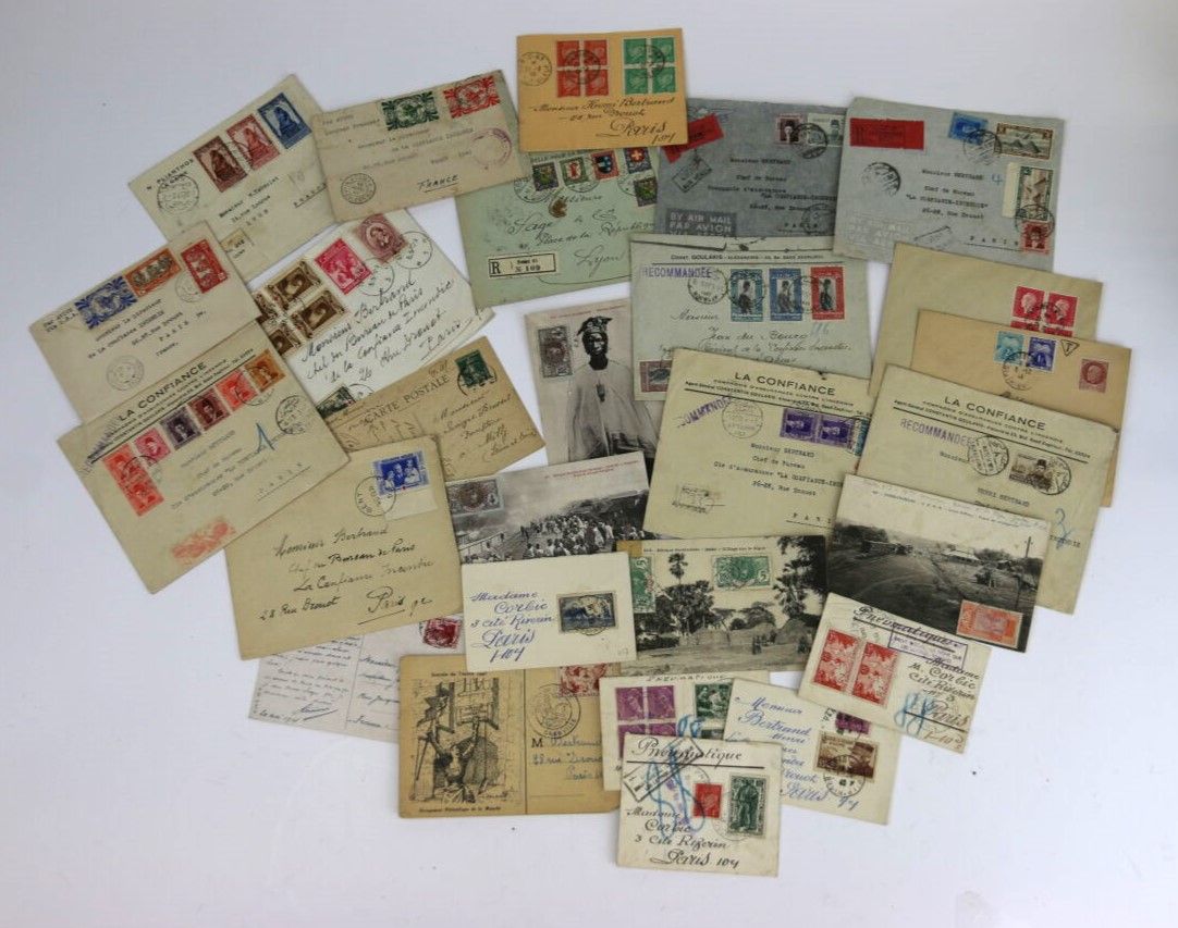 Null 大量明信片和已销邮票。
