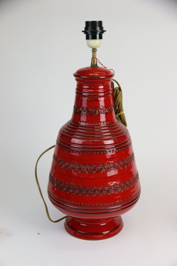 Null ANONYM
Lampenfuß aus rot glasiertem Terrakotta mit inkrustiertem Dekor aus &hellip;