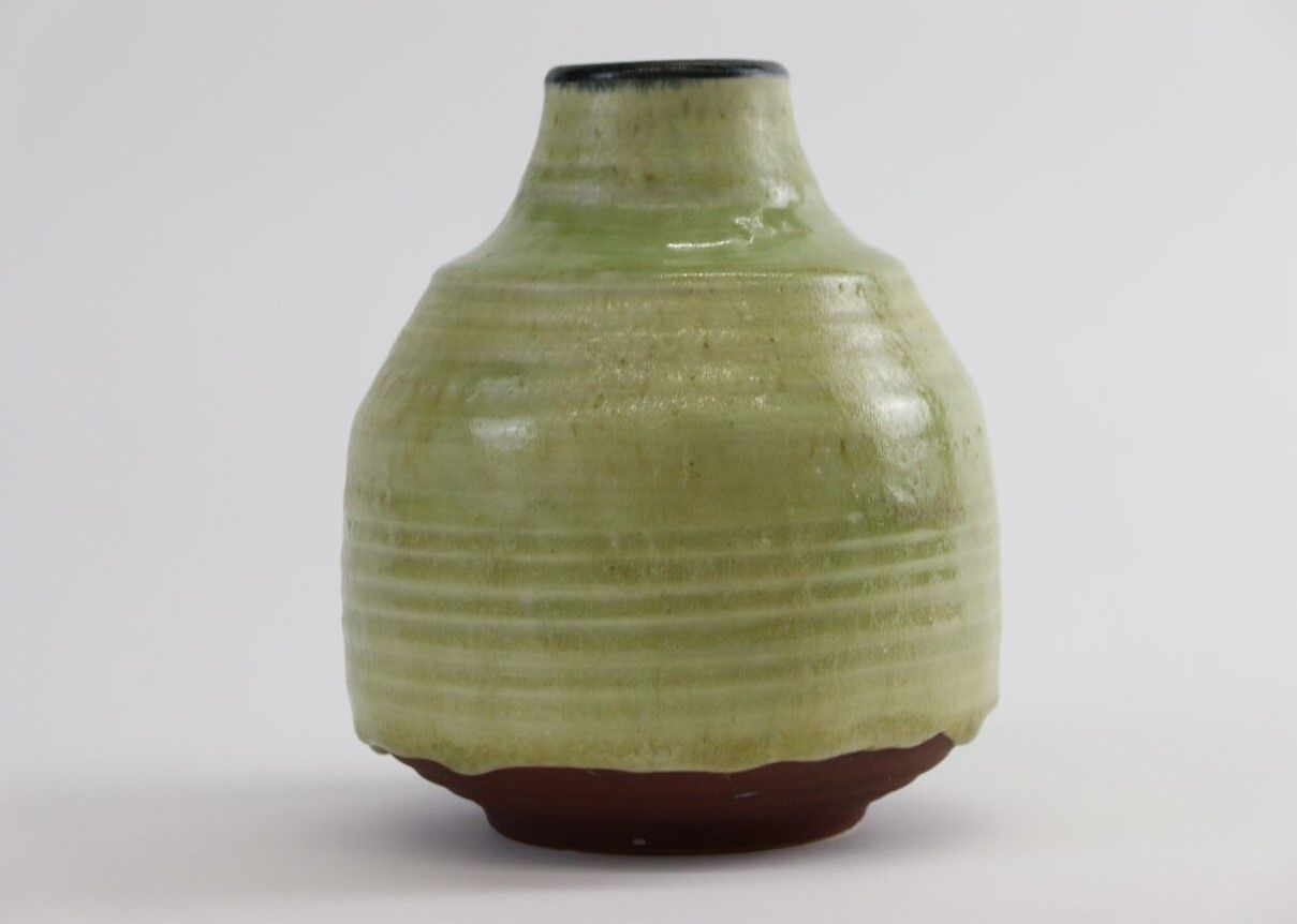 Null LACAF Fernand (1920-1991)
Anise-green glazed terra cotta ovoid vase with bl&hellip;
