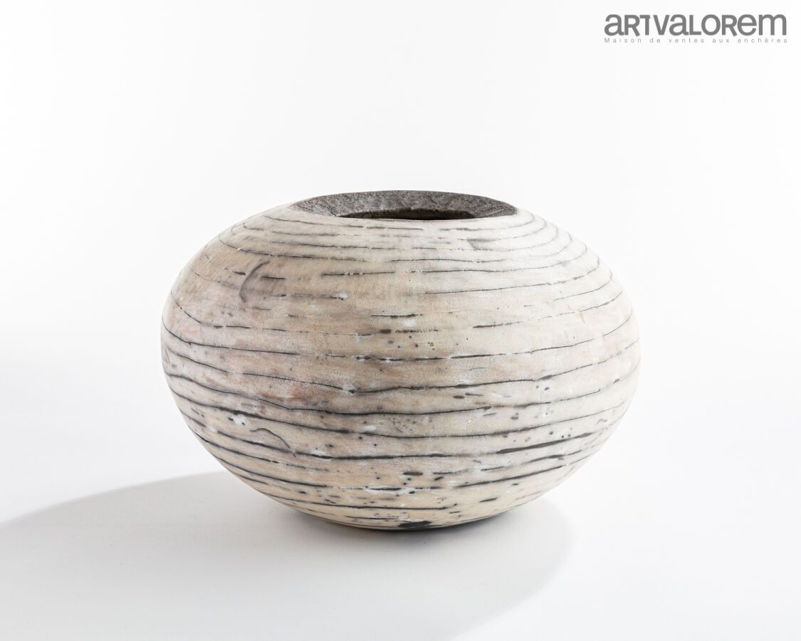 Null BROTBEK Regula (née en 1958)
Grand vase de forme cylindrique en grès cuisso&hellip;