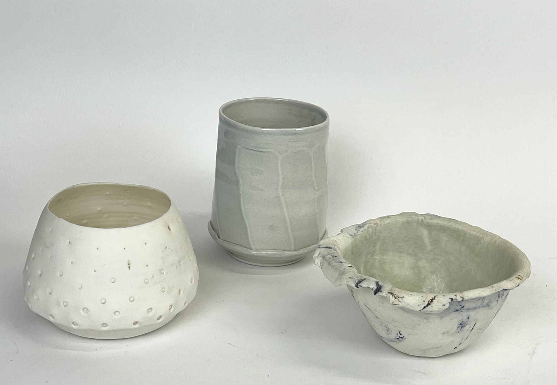Null Juego de tres cerámicas contemporáneas: 

CUNY Marylène (nacida en 1959)
Cu&hellip;