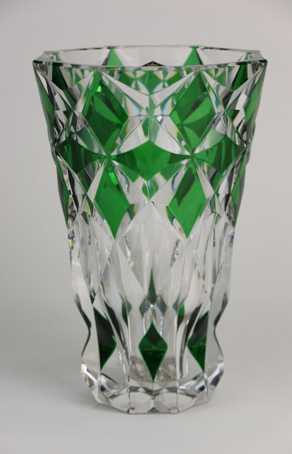 Null SAINT LOUIS
Vase en cristal taillé de forme tronconique à décor de fleurs s&hellip;