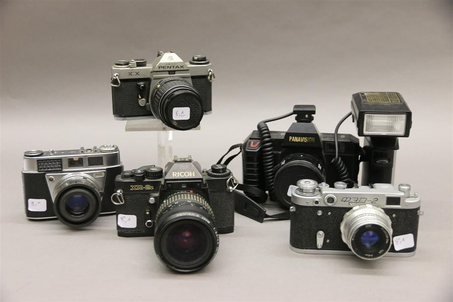 Null Lot de cinq appareils : appareil Pentax KX avec objectif 2.8/120 mm, appare&hellip;