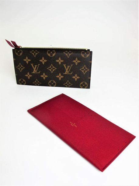 Null LOUIS VUITTON
Pochette accessoire en toile monogrammée, fermeture éclair, i&hellip;