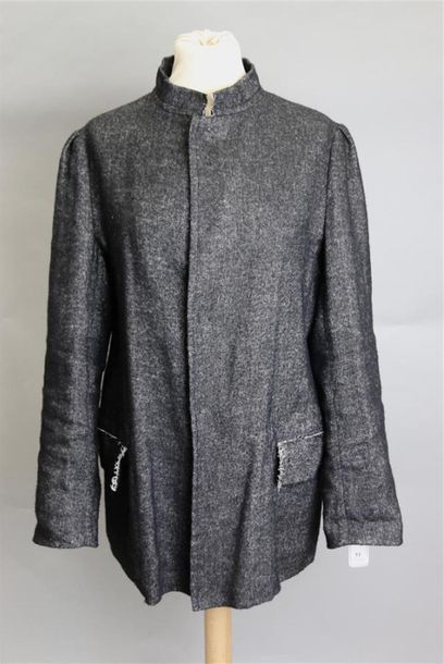 Null Y'S (Yojhi Yamamoto)
VESTE grise en laine et en lin, col mao, deux poches à&hellip;