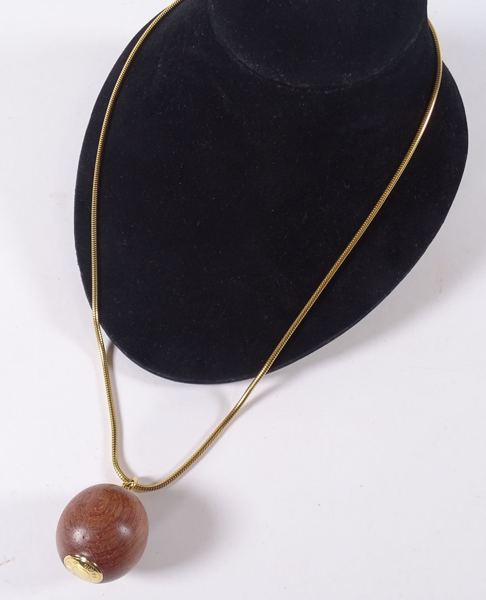 HERMES Halskette aus vergoldetem Metall mit Tubogazgeflecht und einem Kugelanhän&hellip;