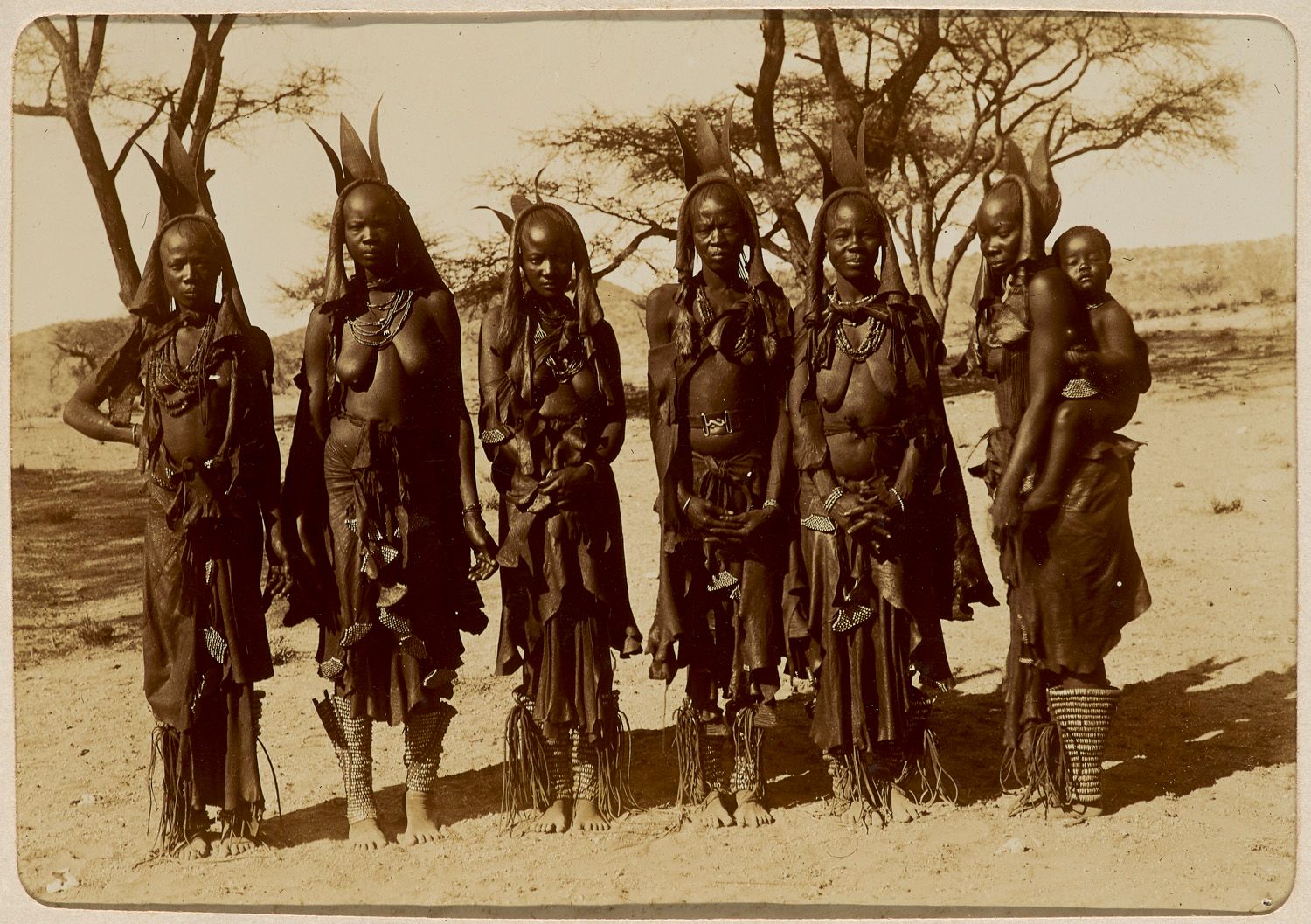 Photoalbum mit 44 OPhotographien aus der Zeit des Kolonialkrieges in Namibia. Um&hellip;