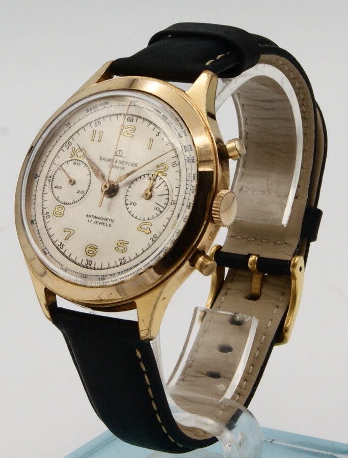 Null Montre bracelet chronographe Baume & Mercier. Plaqué or. Vers 1955. Antimag&hellip;