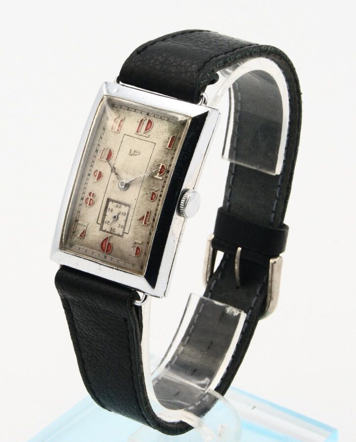 Null Montre bracelet Lip rectangulaire en nickel chromé. Vers 1930. Mouvement mé&hellip;