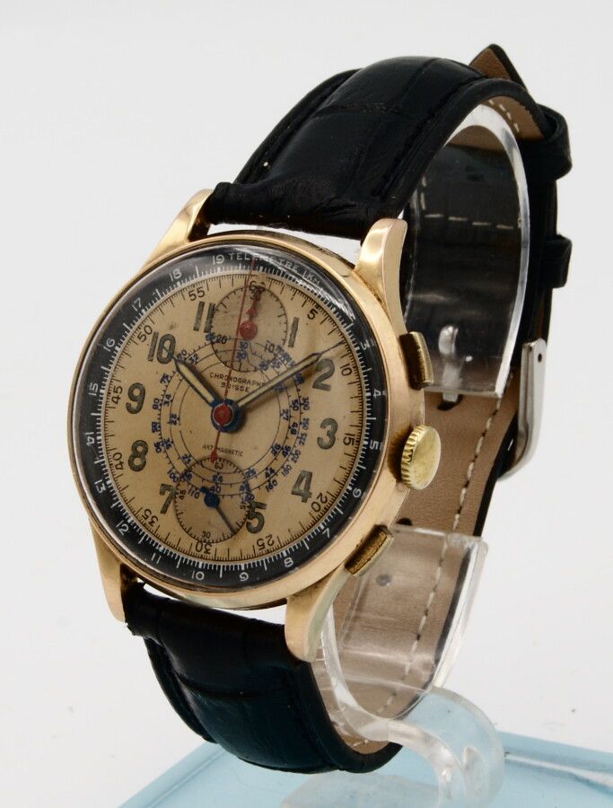 Null 瑞士18K黄金计时腕表。约1950年。防磁。维纳斯（Venus）170型机芯，采用马涅尔式上链。柱状轮。象牙色漆面表盘。中央蜗牛式转速表。黑色背景上的&hellip;