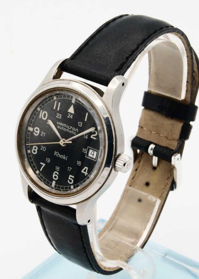 Null 汉密尔顿卡其色自动手表。约1995年。Ref 9721B。25颗宝石的ETA 2824-2机芯。黑色表盘。白色指针和中央秒针。日期在3点钟方向。精钢表&hellip;