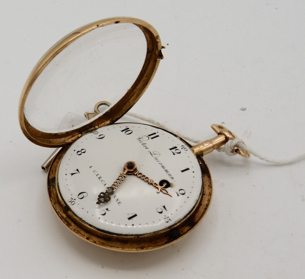 Null 金色公鸡手表。18世纪末/19世纪初，表盘和机芯上有卡尔卡松的Victor Ducommun的签名。珐琅表盘上有阿拉伯数字，9点钟位置的边缘和上链孔有&hellip;