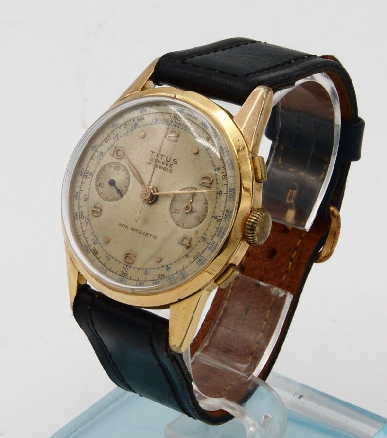 Null Montre bracelet chronographe Titus Genève.. Vers 1960. Plaqué or 20 micron.&hellip;