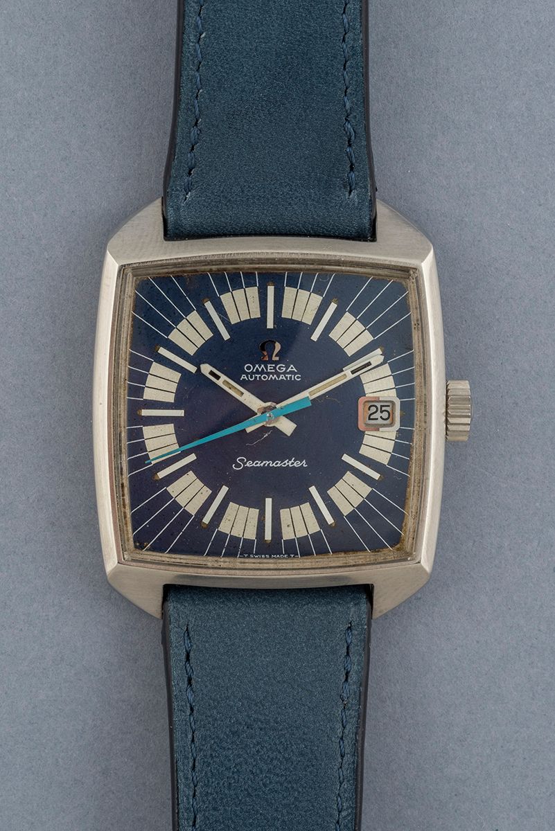 Null OMEGA. Montre d'homme en acier modèle Seamaster. Bracelet cuir à boucle ard&hellip;