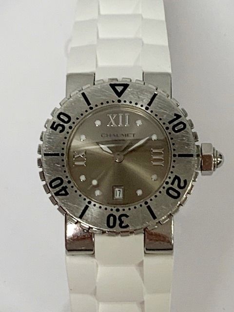 Null CHAUMET.精钢女表，一级型号，编号622-2368。带折叠式表扣的表带，灰褐色的表盘。2000年。石英机芯。