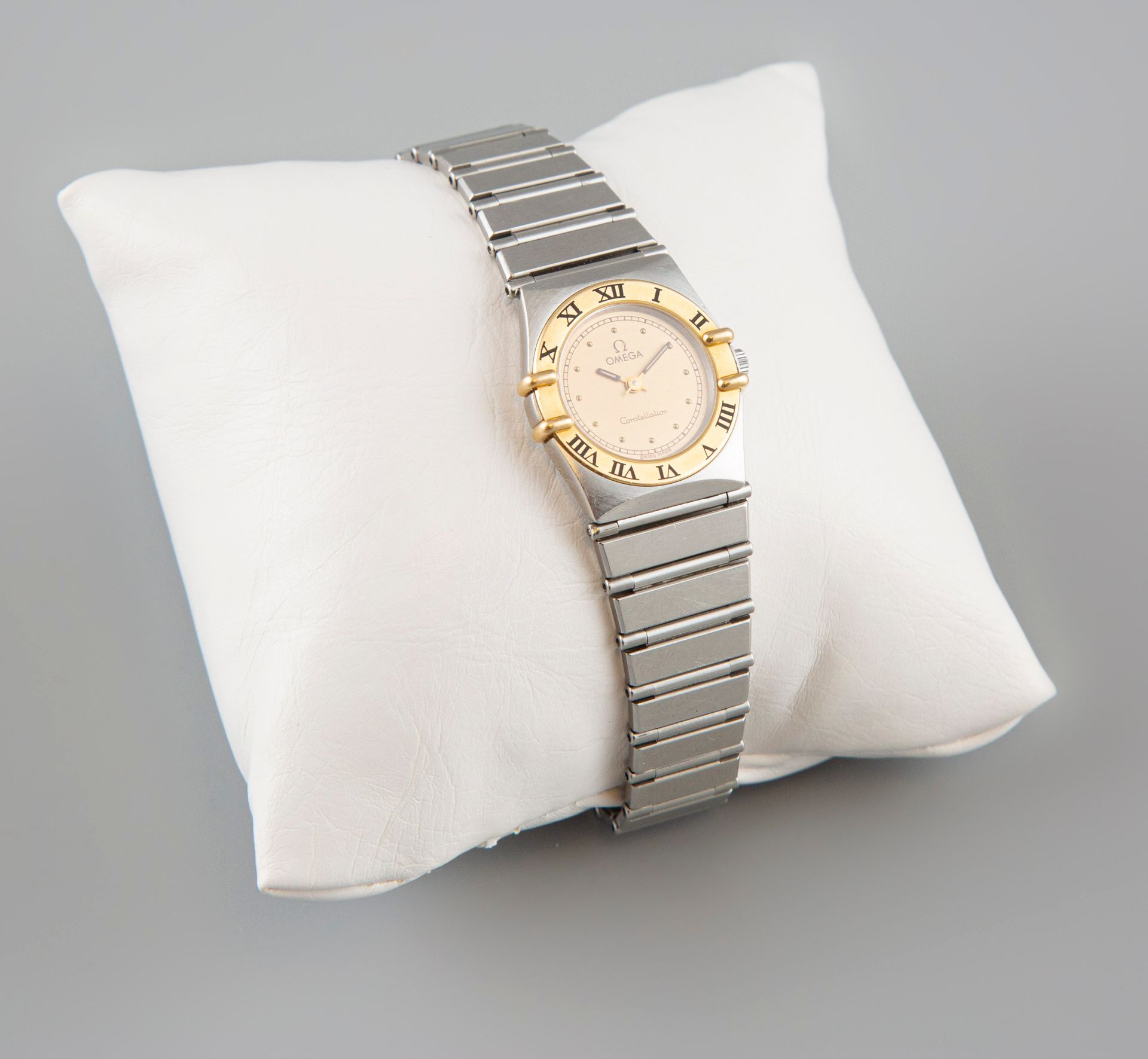 Null OMEGA. Ladies' watch in steel, the bezel in yellow gold, Constellation mode&hellip;