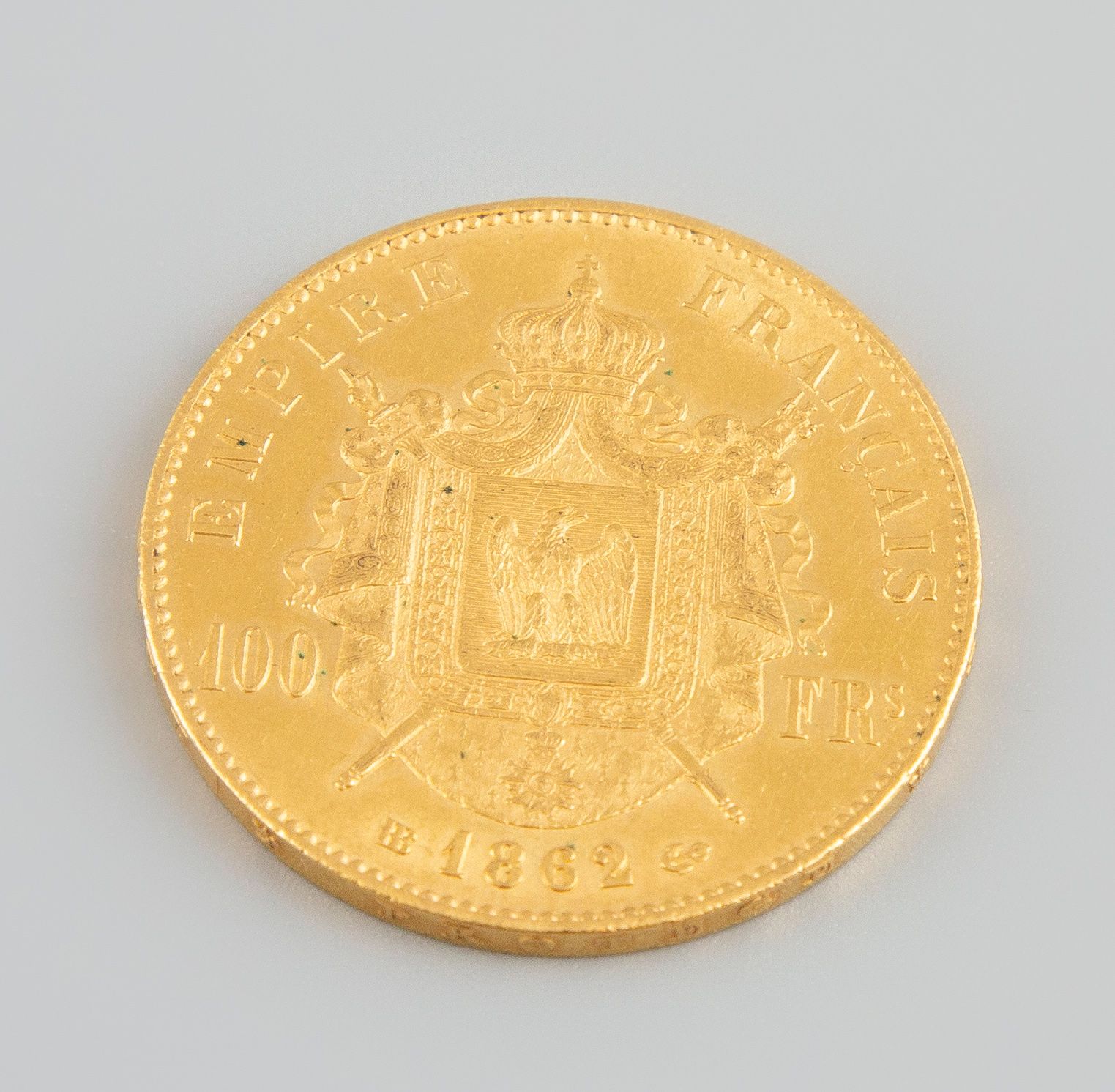 Null Une pièce de 100 Francs or Napoléon III 1862. Poids 32,2g.