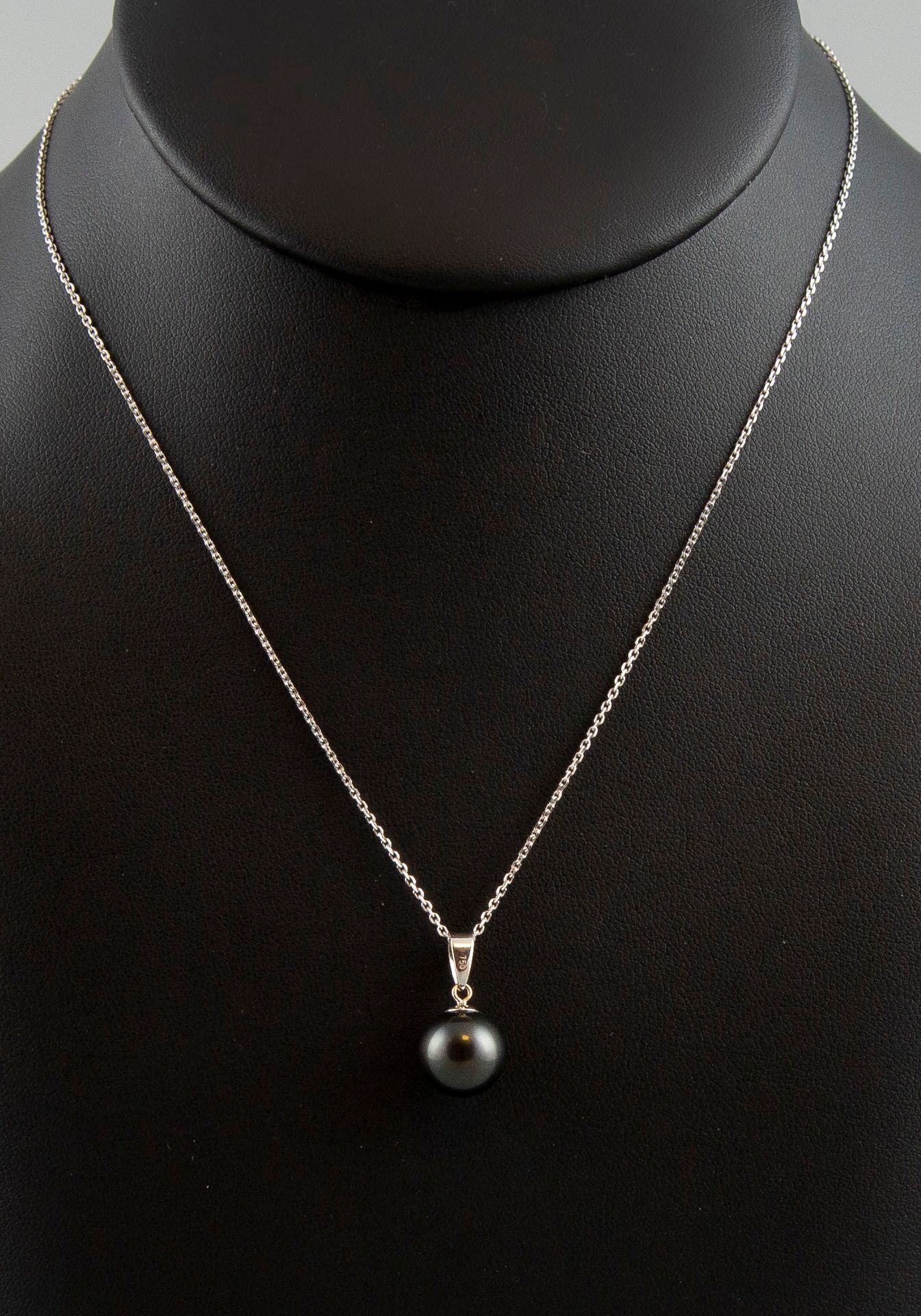 Null Silver chain with Tahitian pearl. Weight 3,4g.