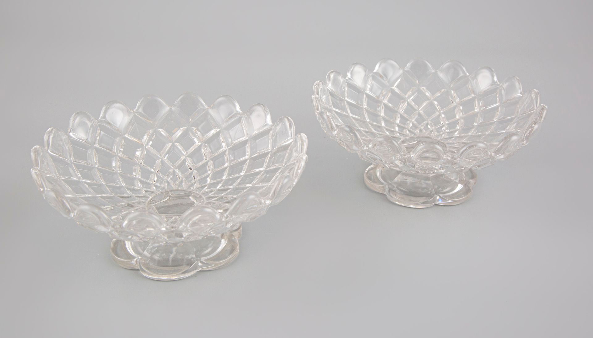 Null BACCARAT. Paire de coupes en cristal. D.17cm.