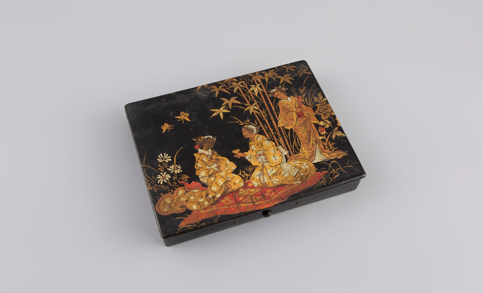 Null A Japanese lacquer stamp box.