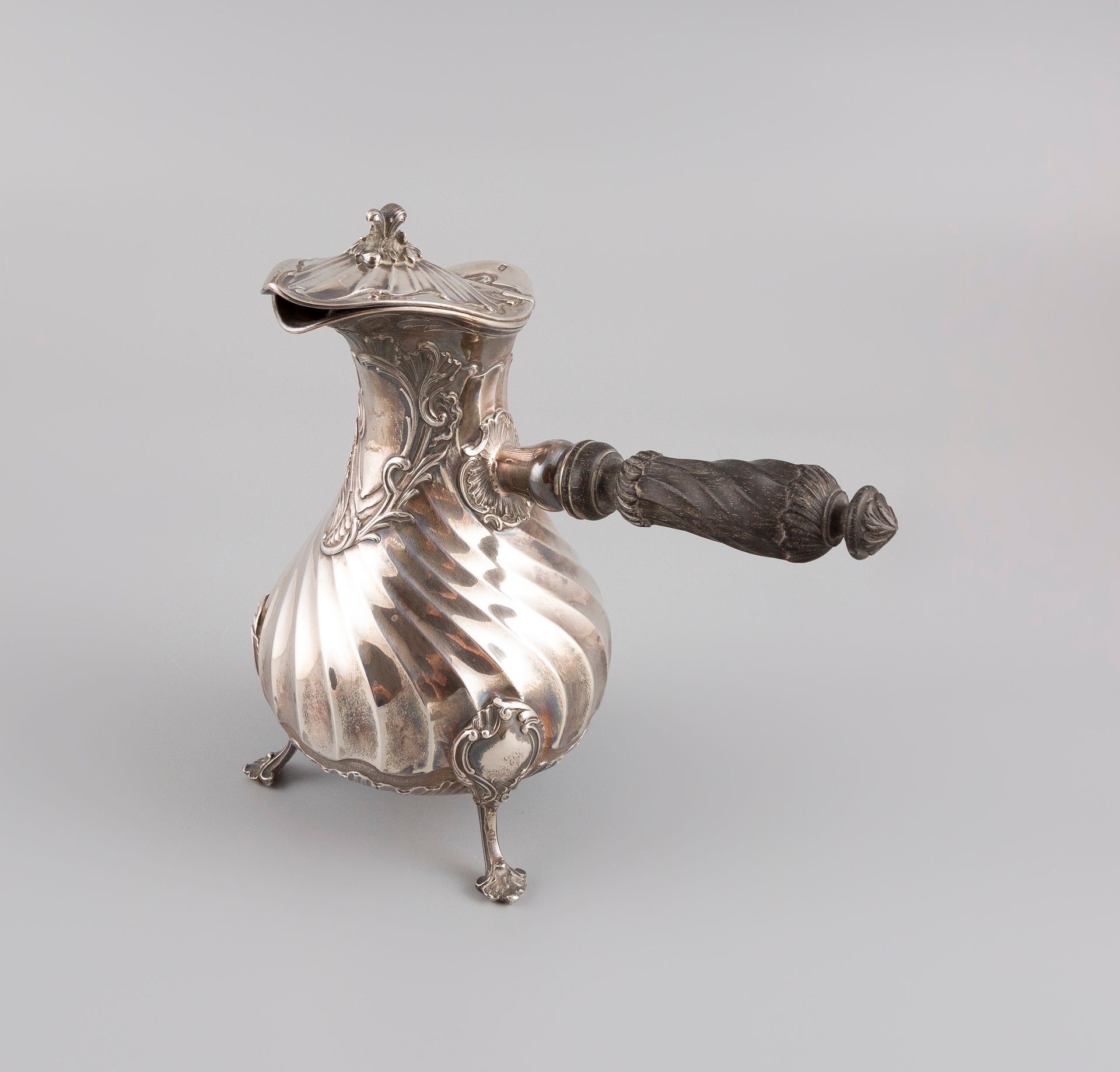 Null House Marret Frères, Rue Vivienne. Silver coffee pot, the side handle in tu&hellip;