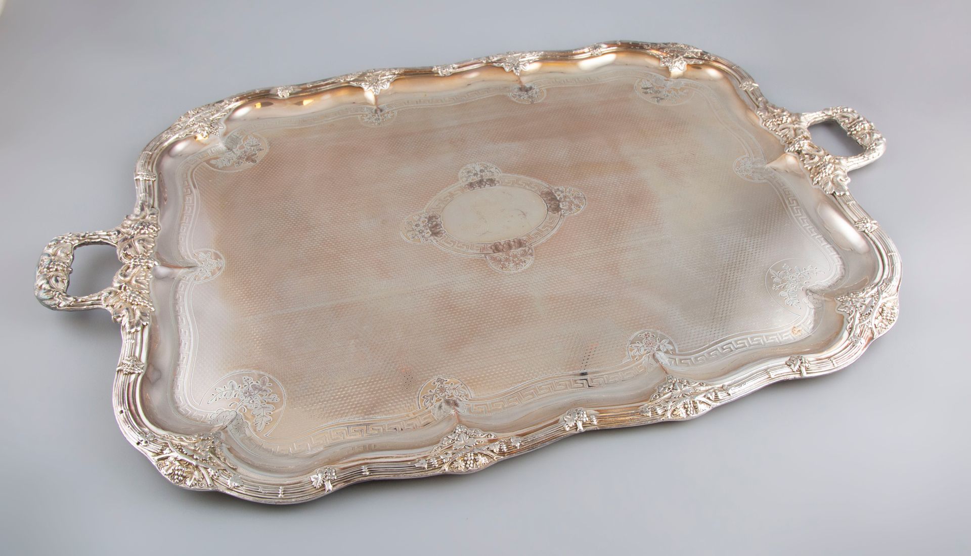 Null Important serving tray with two silver plated metal handles decorated with &hellip;