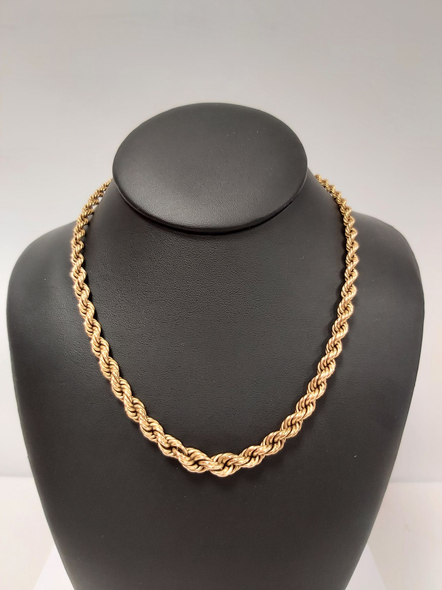 Null 
Twisted collar in 18K 750° yellow gold. Weight 17,5g.