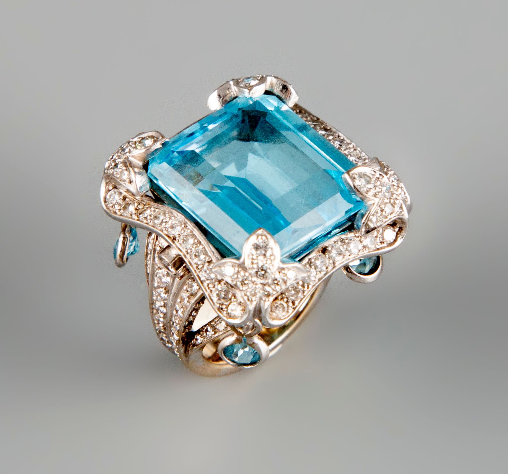 Null 18K white gold ring set with an emerald-cut blue topaz in a brilliant-set s&hellip;